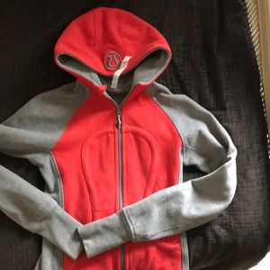 Lulelemon sweat shirt